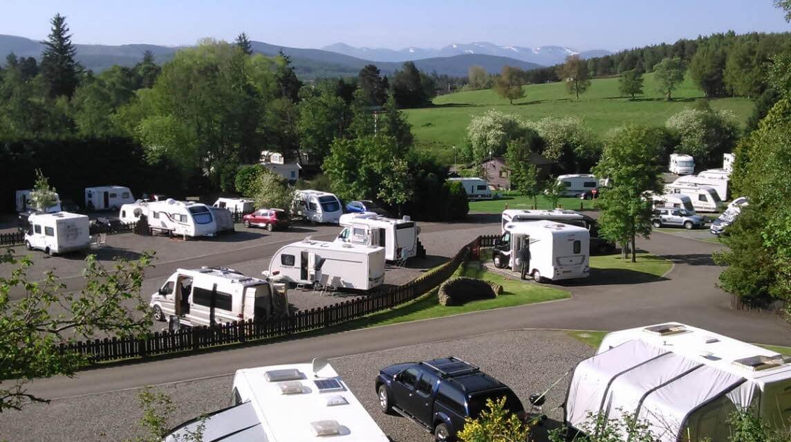 camping verdoyant &agrave; grantown-on-spey en &eacute;cosse