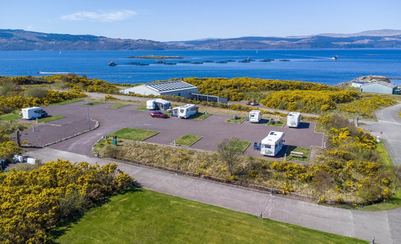 Camping-cars sur les emplacements de Portavadie, au-dessus du Loch Fyne.